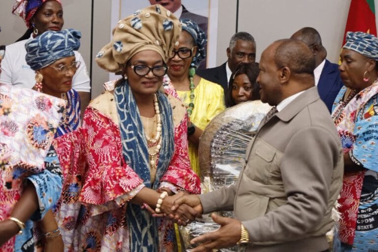 Promotion du leadership féminin : l’ONG « More Women In Politics » reçue par le président Théodore Datouo à Bangou