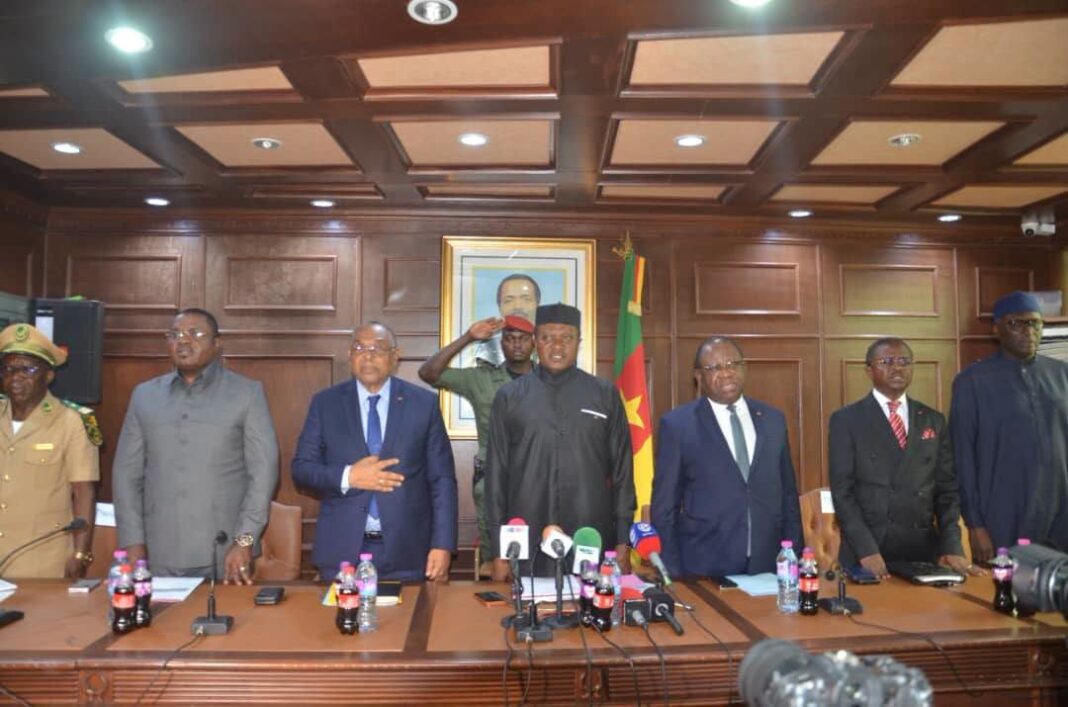 Ministre des Transports Jean-Ernest Masséna Ngallè Bibehé préside réunion transporteurs